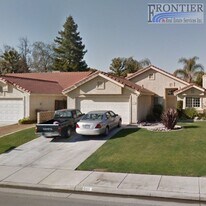901 Sand Creek Dr in Bakersfield, CA - Building Photo