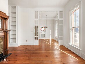 1118 E St Clair St in Indianapolis, IN - Foto de edificio - Building Photo