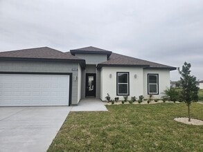 901 N Trinity St in Edinburg, TX - Building Photo - Building Photo