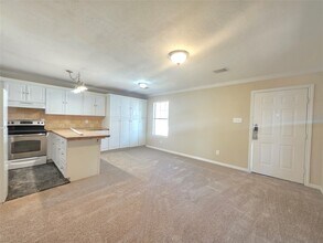 801 Queenswood St in Montgomery, TX - Building Photo - Building Photo