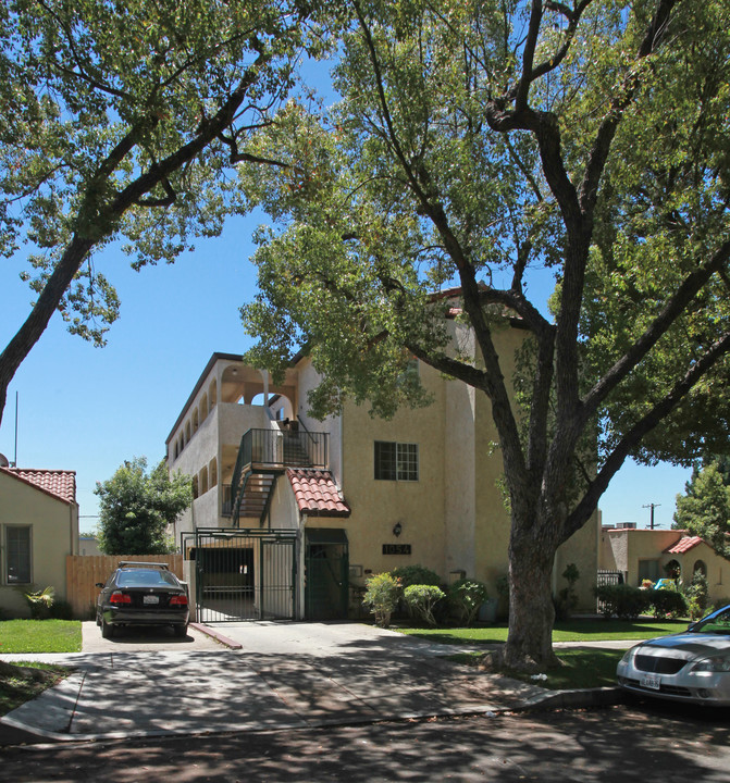 1054 Ruberta Ave in Glendale, CA - Building Photo