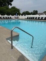 Magnolia Pointe Apartments in Cincinnati, OH - Building Photo