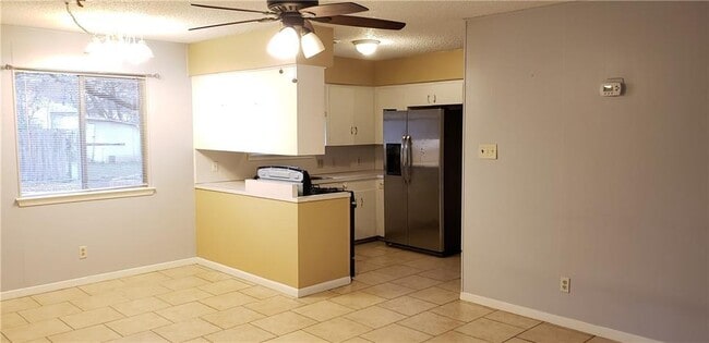 900 E Austin Ave in Round Rock, TX - Building Photo - Building Photo