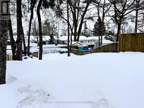 11 Chaucer Crescent in Barrie, ON - Building Photo - Building Photo