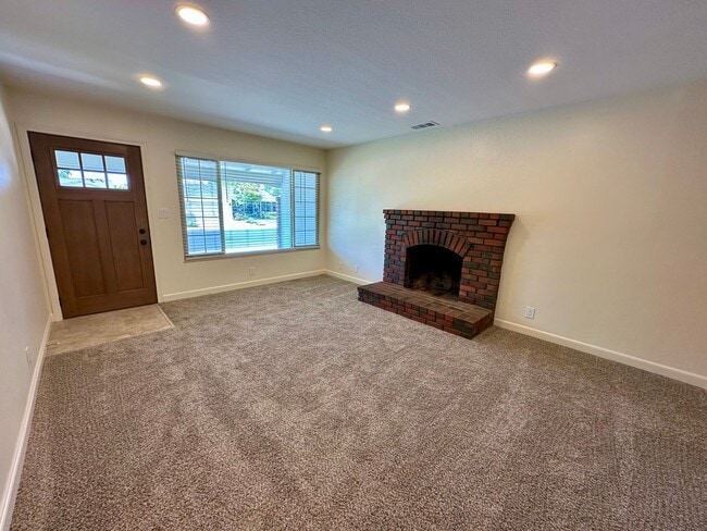1222 Wagoner Dr in Livermore, CA - Building Photo - Building Photo