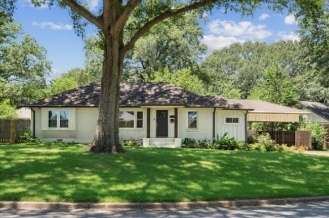 property at 847 S Mendenhall Rd