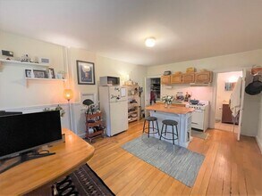 40A Linden Ave, Unit #2 in Somerville, MA - Foto de edificio - Building Photo