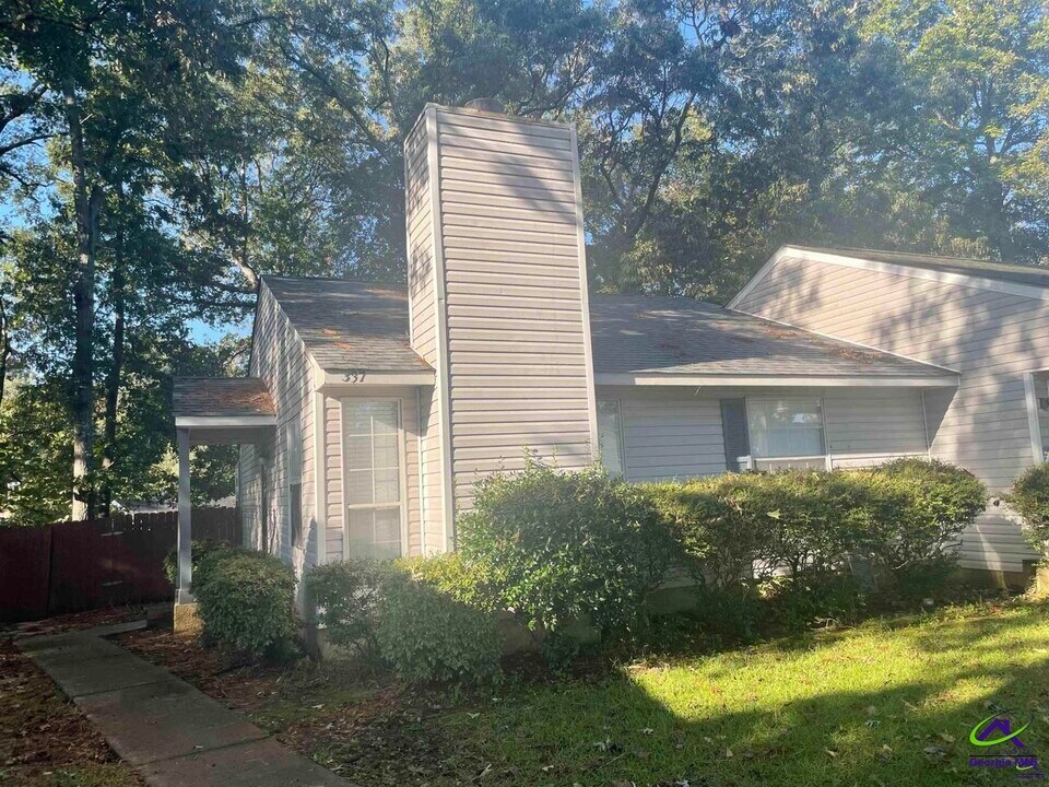 337 Somerset Dr in Warner Robins, GA - Building Photo