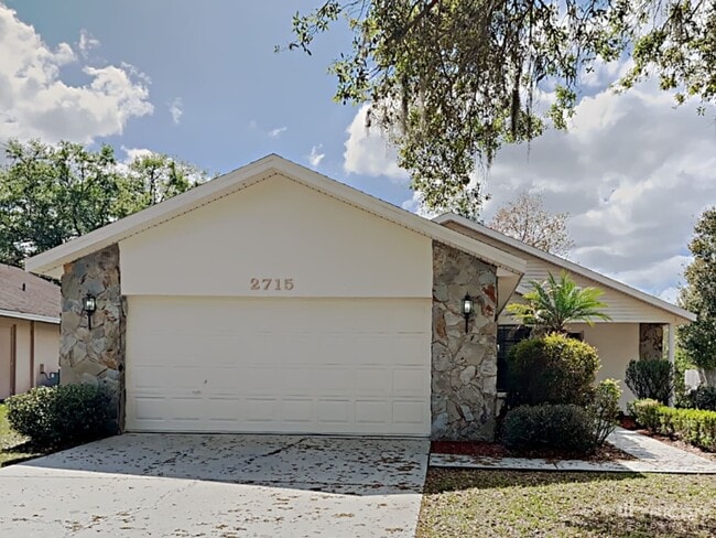 2715 Wilder Park Dr in Plant City, FL - Building Photo - Building Photo