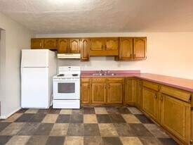 114 E 8th St in Muncie, IN - Building Photo