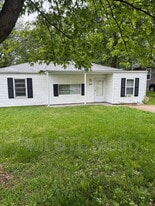 319 Reasor Dr in St. Louis, MO - Building Photo