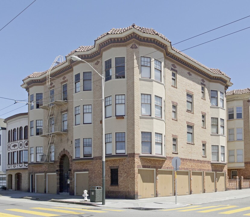 1895 Chestnut St in San Francisco, CA - Building Photo