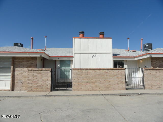 625 White Cliffs Dr in El Paso, TX - Building Photo