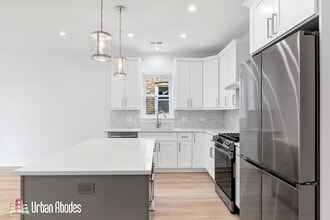 6423 N Washtenaw Ave, Unit J05W in Chicago, IL - Foto de edificio - Building Photo