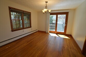 24 Beverly Ave in Marblehead, MA - Building Photo - Building Photo