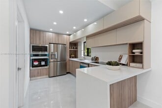 475 NW 87th St in El Portal, FL - Building Photo - Building Photo