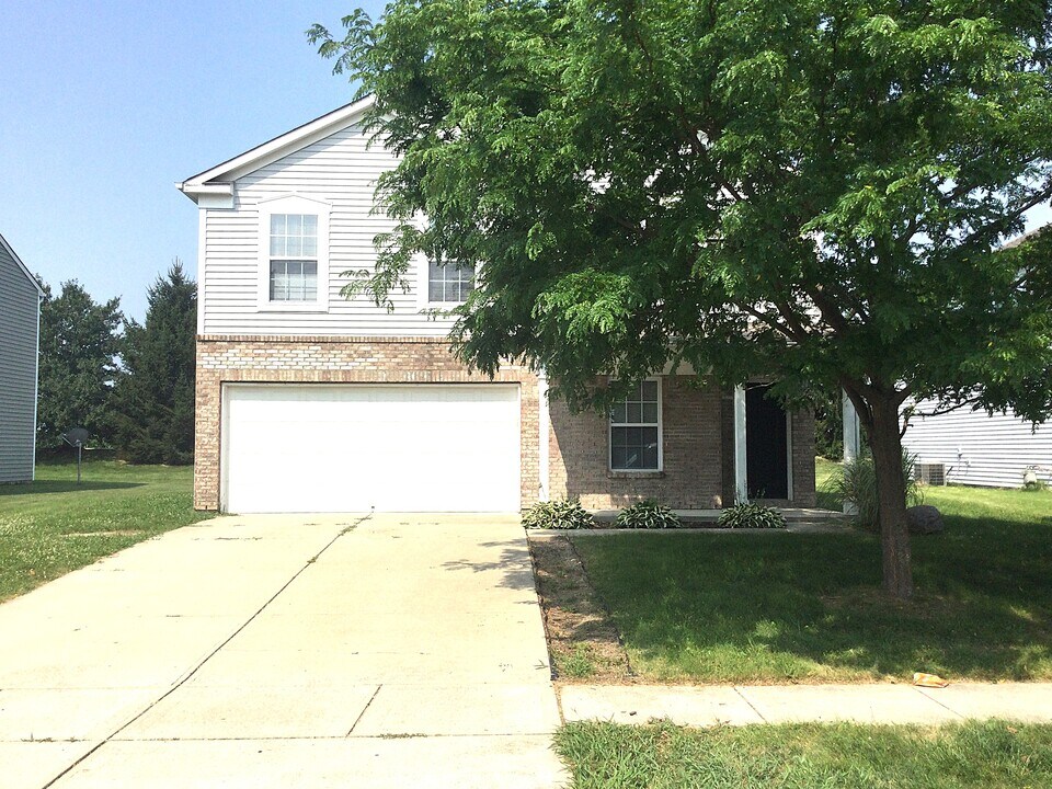 3244 Underwood Dr in Whiteland, IN - Building Photo