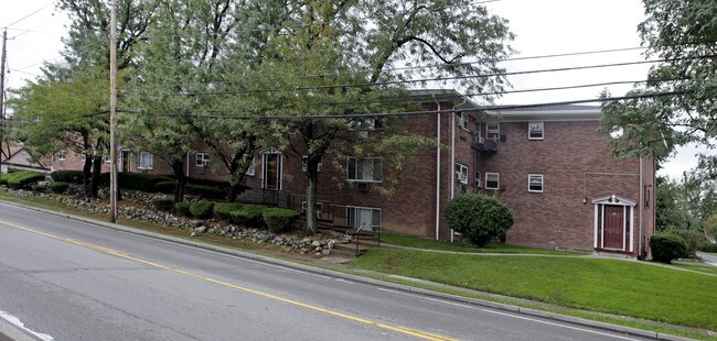 114-118 S Main St in Spring Valley, NY - Building Photo - Building Photo
