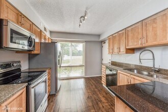 5511 Chateau Dr in Rolling Meadows, IL - Building Photo - Building Photo