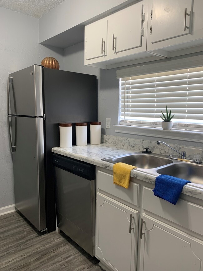 Sutton at Shelby in Memphis, TN - Building Photo - Building Photo