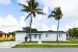 2455 Wiley Ct in Hollywood, FL - Building Photo