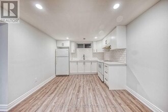 40 Rowatson Rd in Toronto, ON - Building Photo - Building Photo