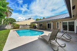 9841 SW 1st St in Plantation, FL - Building Photo