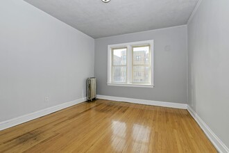 8004 S Eberhart Ave in Chicago, IL - Building Photo - Interior Photo