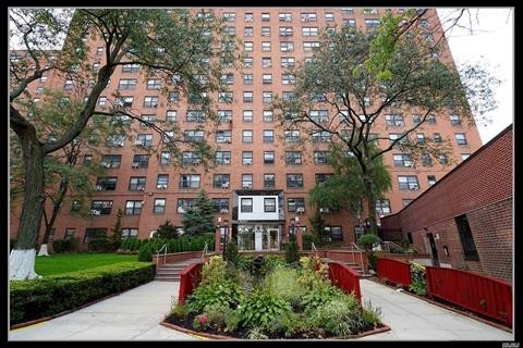 Anita Terrace in Rego Park, NY - Building Photo