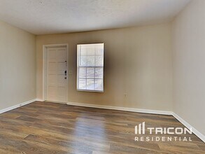 1201 Windsor Cir in Brandon, FL - Building Photo - Building Photo