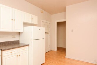 1038 Dempster St in Chicago, IL - Foto de edificio - Building Photo