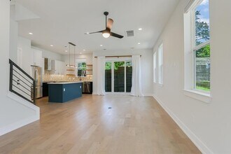 3507 Oak Springs Dr in Austin, TX - Building Photo - Building Photo