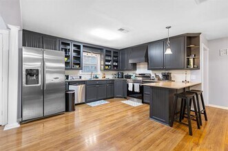 327 Nob Hill Ln in Kemp, TX - Building Photo - Building Photo