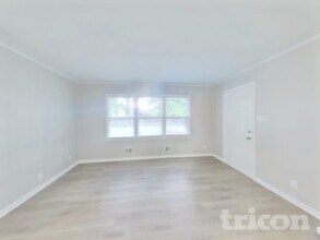 806 Leisure Ln in Greenwood, IN - Building Photo - Building Photo