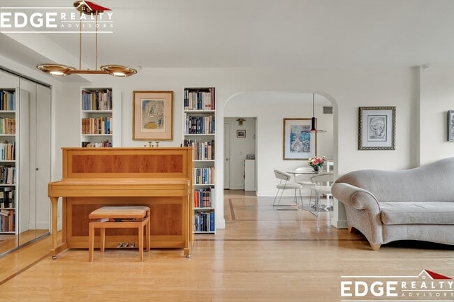 1601 Beacon St, Unit 717 in Brookline, MA - Building Photo - Building Photo