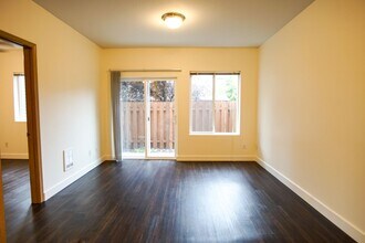 130 SE 105th Ave in Portland, OR - Building Photo - Building Photo