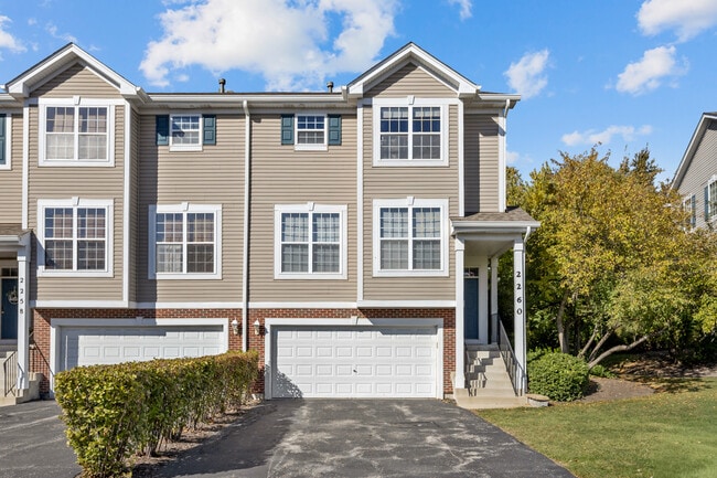 2260 Hudson Cir in Aurora, IL - Building Photo - Building Photo