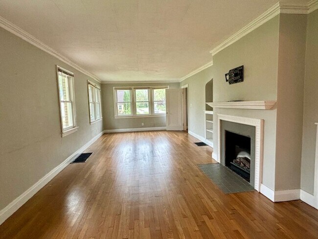 2230 Riverside Dr NE-Unit -Unit 1 in Grand Rapids, MI - Building Photo - Building Photo