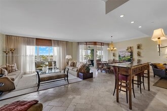 19925 NE 39th Pl in Miami, FL - Building Photo - Building Photo