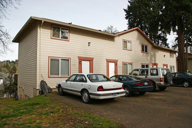 18284 SE Addie St in Milwaukie, OR - Building Photo - Building Photo