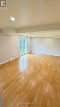 362 Woodfern Way in Newmarket, ON - Building Photo - Building Photo