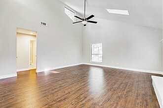 13830 Hollowgreen Dr in Houston, TX - Building Photo - Building Photo
