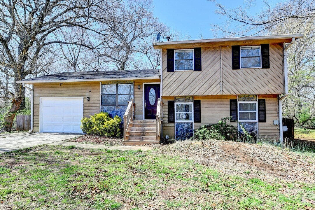 4395 Flakes Mill Rd in Ellenwood, GA - Building Photo