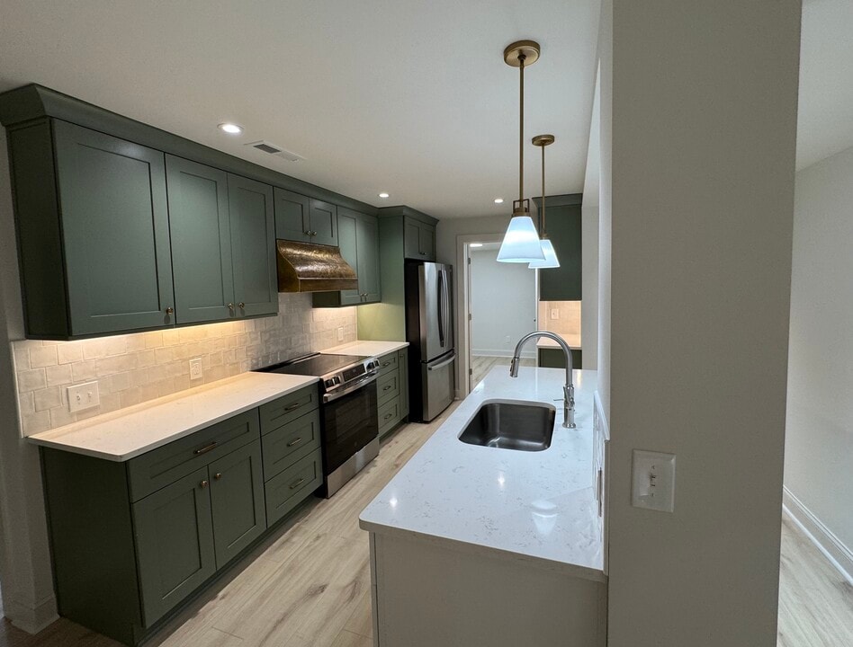 886 Moore Rd in Newnan, GA - Building Photo