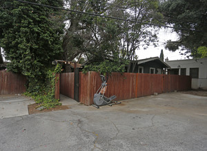 1250 Huntington Dr in South Pasadena, CA - Building Photo - Building Photo