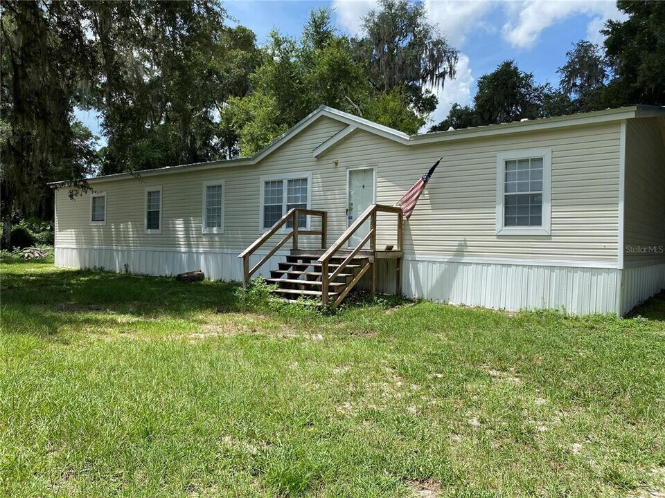 17320 NE 37th Ct in Citra, FL - Building Photo