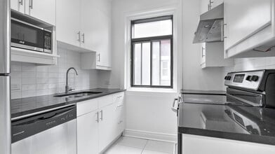 4278 Sherbrooke Rue O in Westmount, QC - Building Photo - Building Photo