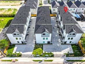 7735 Hammerly Blvd in Houston, TX - Building Photo - Building Photo