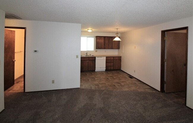 31 N 46th Ave in West Richland, WA - Building Photo - Building Photo