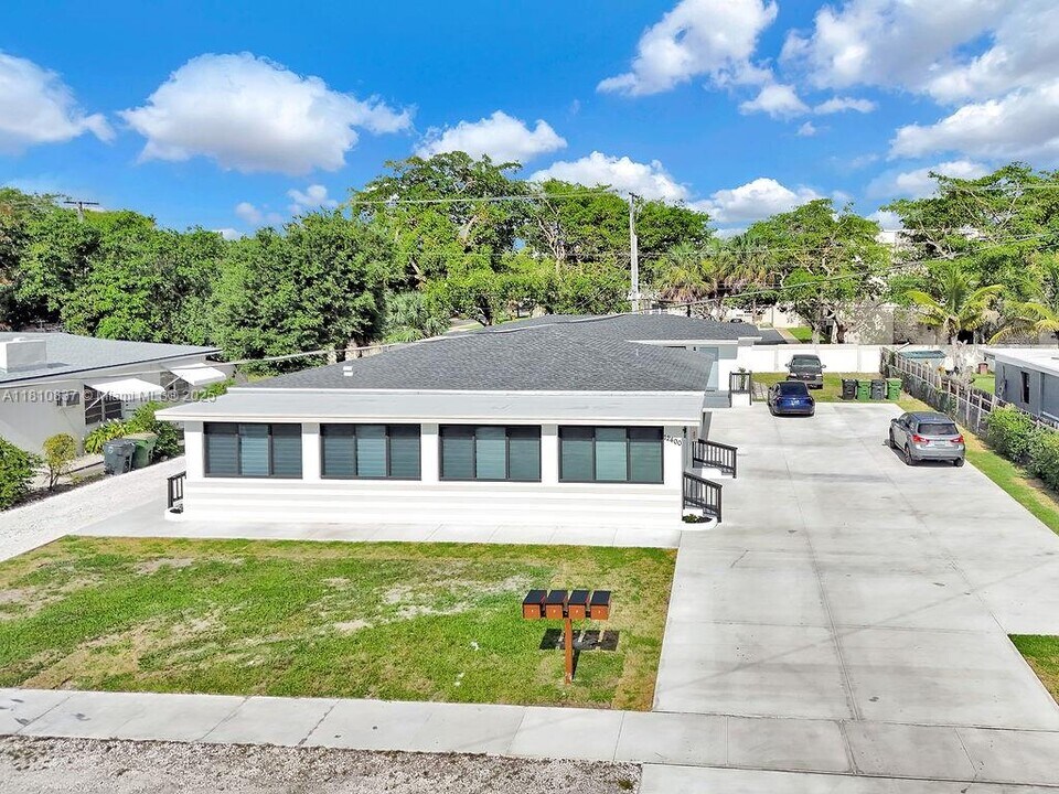 12400 NE 11th Ct in North Miami, FL - Building Photo